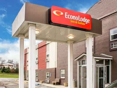 Econo Lodge  Inn & Suites Walnut