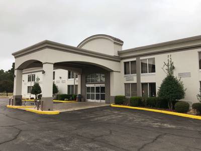 Clarion Inn & Summit Center