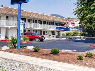 Motel 6 Grants Pass