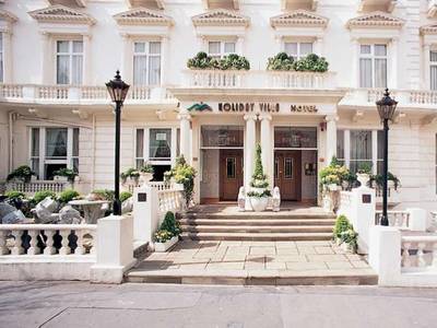 Holiday Villa Hotel & Suites