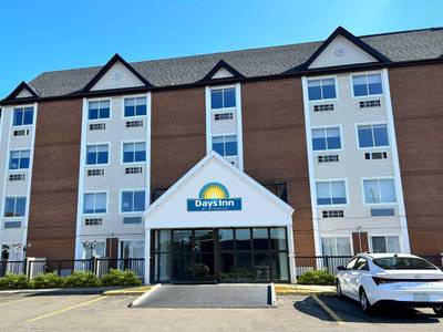 Causeway Bay Linkletter Hotel Summerside