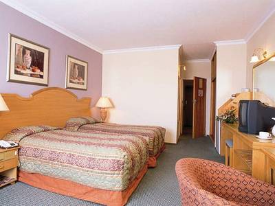 Safari Hotel & Safari Court Hotel