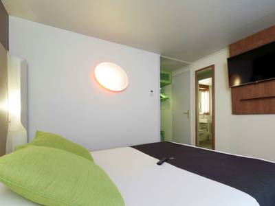 Campanile Villejust - ZA Courtaboeuf