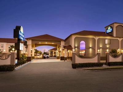 Days Inn & Suites Hobby Airport