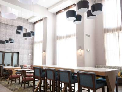 Hampton Inn and Suites Dallas/Lewisville-Vista Ridge Mall