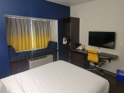 Microtel Inn & Suites Council Bluffs