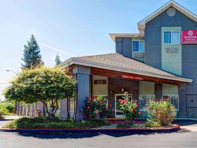 Baymont Inn & Suites Redding