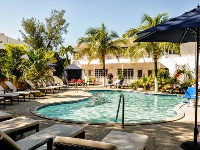 Tradewinds Apartment & Hotel