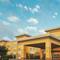 La Quinta Inn and Suites Forest Hill/ Fort Worth