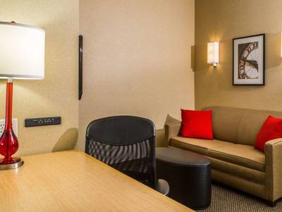 Cambria Hotel & Suites Traverse City