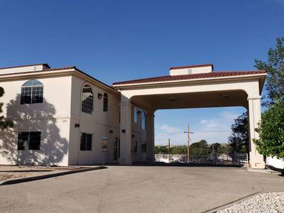 US Travelers Inn & Suites