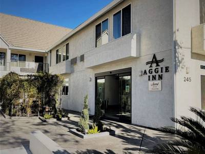 Aggie Inn, Ascend Collection