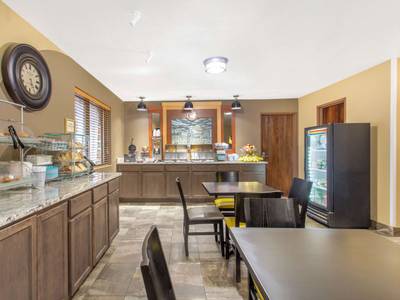 AmericInn Hotel & Suites Delafield