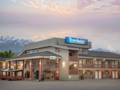 Travelodge Golden Sportsman Lodge