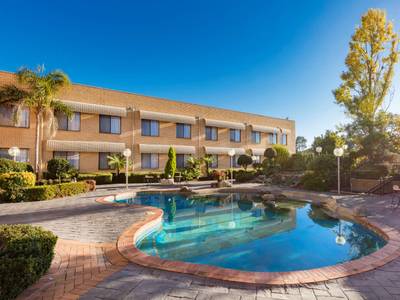 Best Western Plus Garden City Hotel