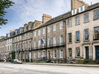 Travelodge Edinburgh Central Queen Street