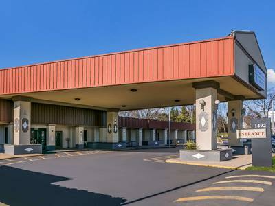 Days Inn & Suites Lancaster PA