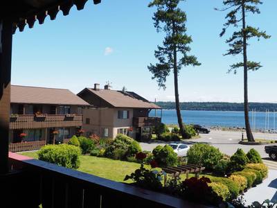 Ramada by Wyndham Campbell River 