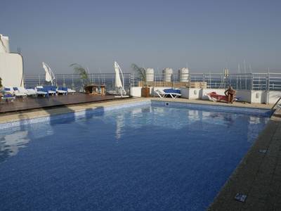 Mackenzie Beach Hotel & Apartments