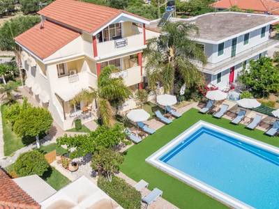 Oscar Villa & Studios