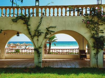 Bousten Long Beach Club