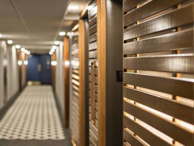 Embassy Hotel & Suites