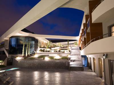 DoubleTree by Hilton Izmir Airport