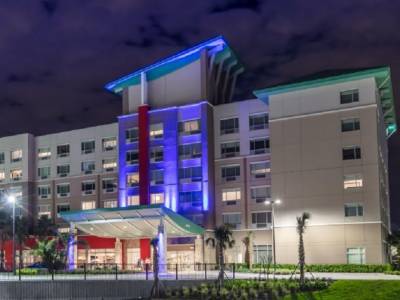 Holiday Inn Express & Suites Orlando At Seaworld