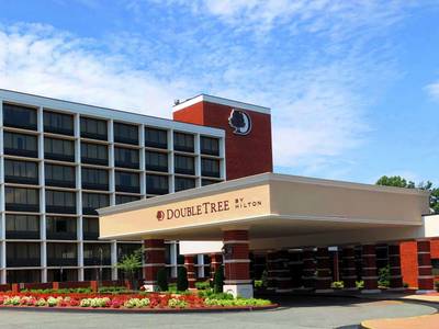 DoubleTree by Hilton Hotel Charlottesville