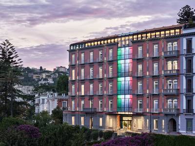 Britannique Hotel Naples, Curio Collection by Hilton