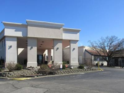 Days Inn & Suites by Wyndham Cincinnati