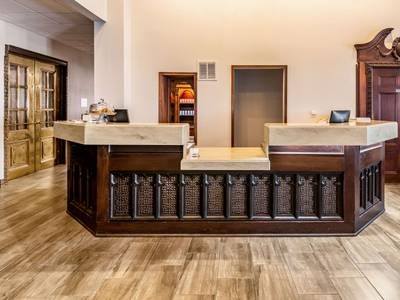 Cliffbreakers Riverside Hotel & Conference Center