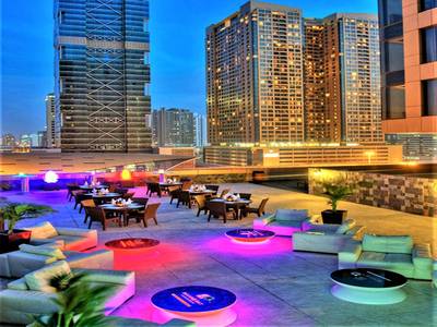 Two Seasons Hotel & Apartments 