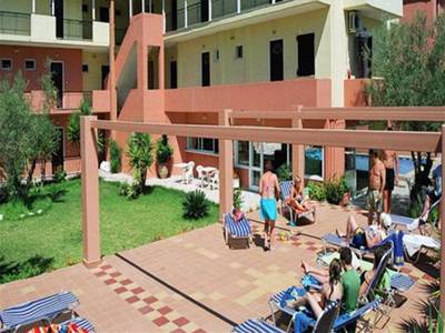 Happyland Hotel Apartments