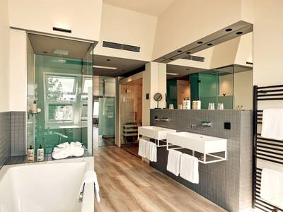 Schwabinger Wahrheit by Geisel