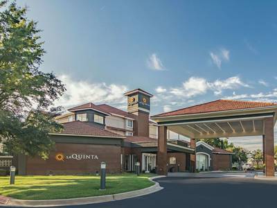La Quinta Inn & Suites Alexandria Airport