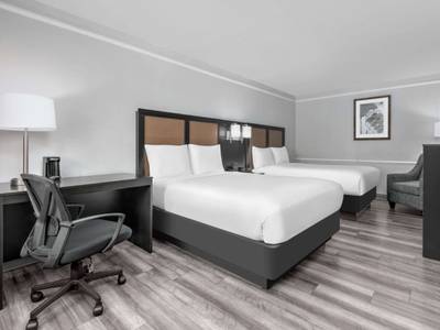 La Quinta Inn Highland Mall