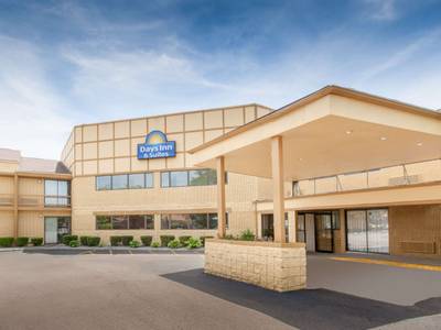 Days Inn & Suites Madison Heights