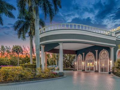 La Quinta Inn & Suites Naples Downtown