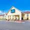 Econo Lodge Inn & Suites