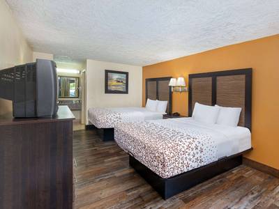 Americana Inn & Suites