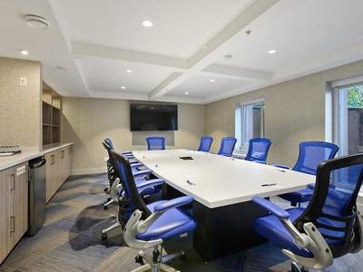 Holiday Inn Express Hotel & Suites Surrey