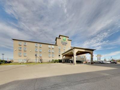 Holiday Inn Express & Suites Edmonton - International Airport