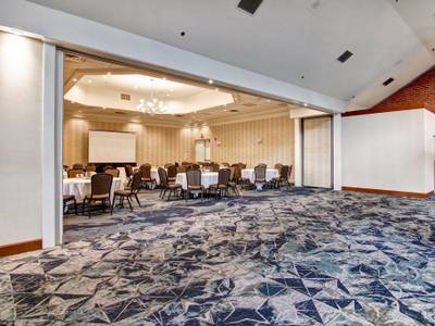 Holiday Inn Oakville Centre