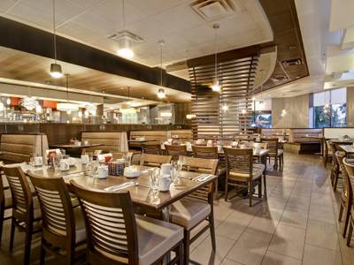 Holiday Inn Hotel & Suites Windsor Ambassador Bridge