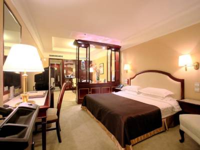 King Wing Hot Spring International Hotel