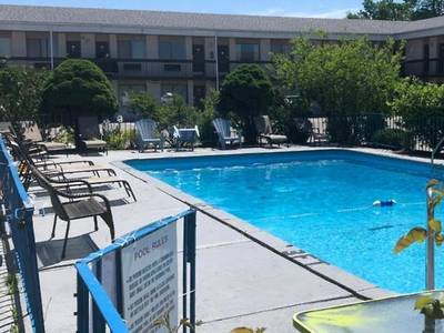 Niagara Lodge & Suites