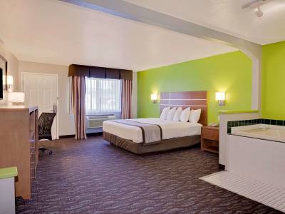 Days Inn and Suites Arcata CA