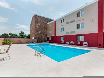 Quality Suites Airport