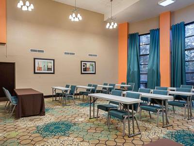 Quality Inn & Suites Sulphur